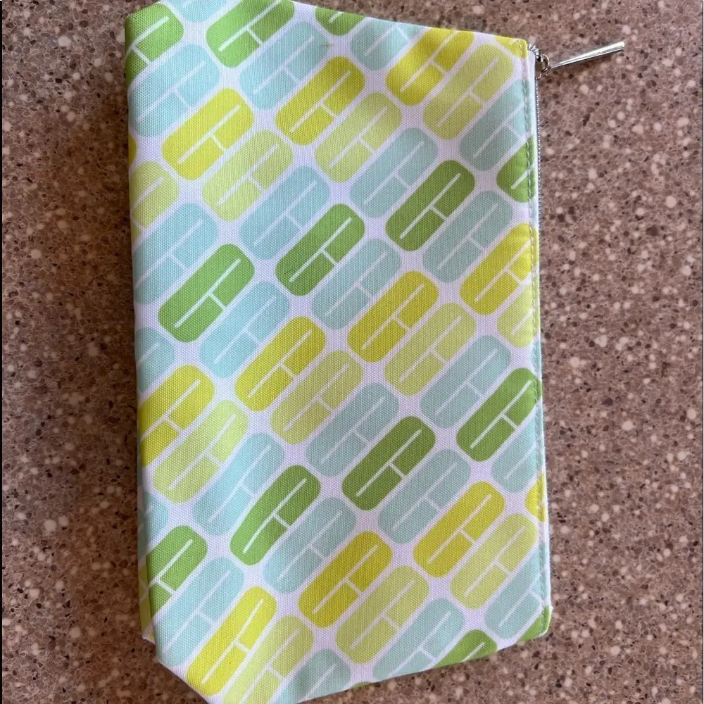 🦋$3 ~ Clinique Green & Yellow Makeup Bag ~ Cosmetics Case ~ Clutch ~ Logo ~ NEW